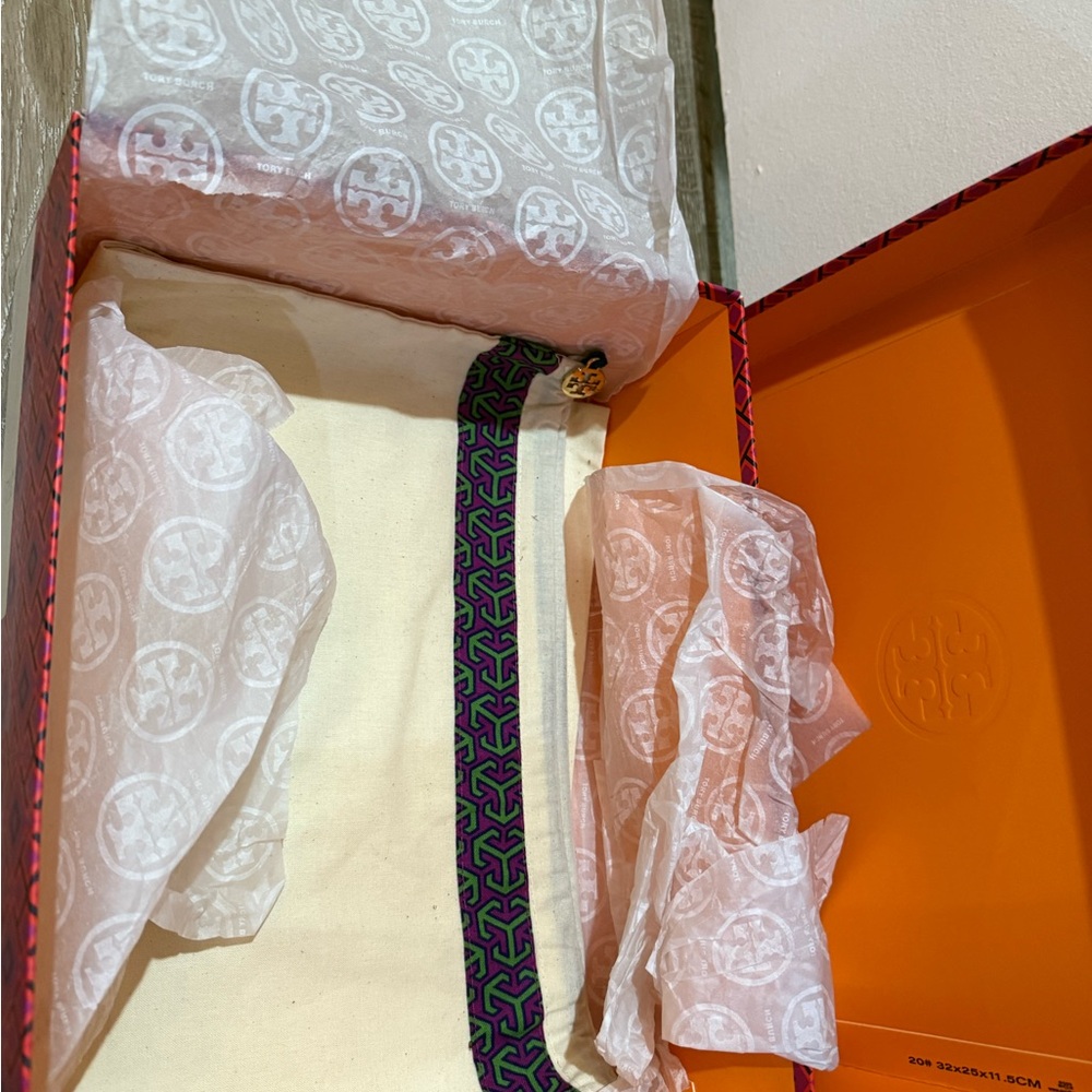 EUC Tory Burch Black Leather Boots Sleek Design with Box and Dust Bag - Picture 9 of 10